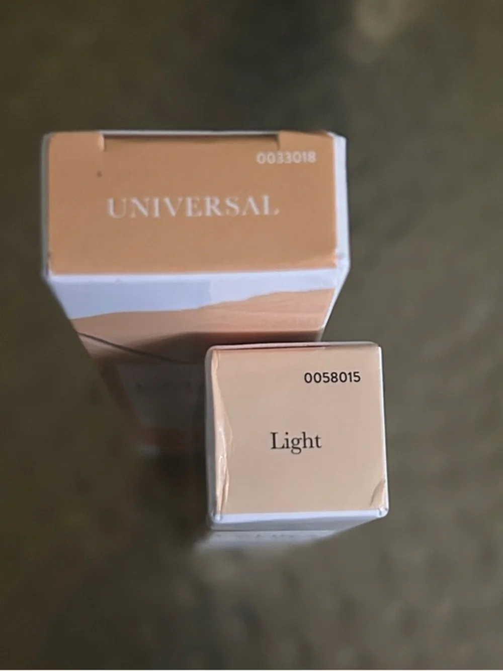 Laura Geller BUNDLE 3 Items- Concealer (light) + Eye Primer + Concealer Brush